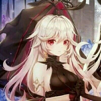两女子推护理床上的老人赏花